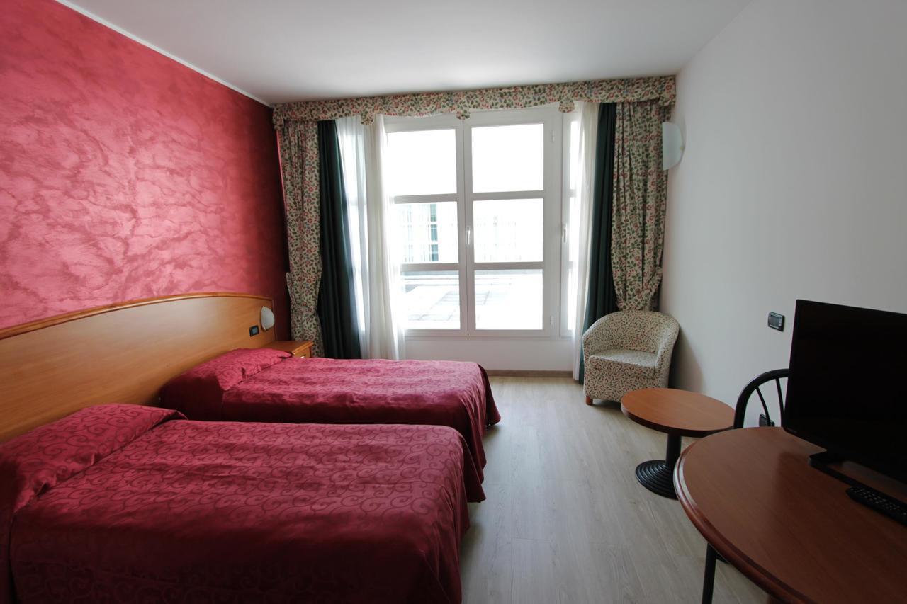 Hotel Europa Biella Exterior photo